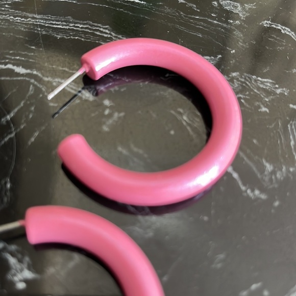 💎💖Lovisa Timeless Enamel Coated Pink Hoop Earrings-NWT - Picture 12 of 14